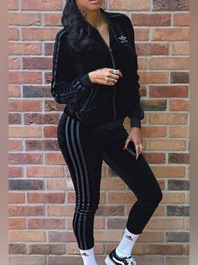🌟Adidas Originals VELVET VIBES SUPERSTAR Leggings (EUC). Size M